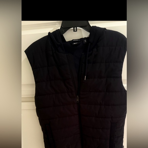 BOSS Men's Dark Hooded Vest - Picture 6 of 6